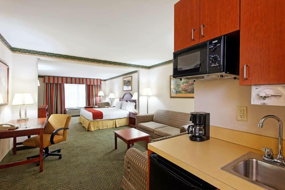Holiday Inn Express & Suites Tupelo By Ihg Номер фото