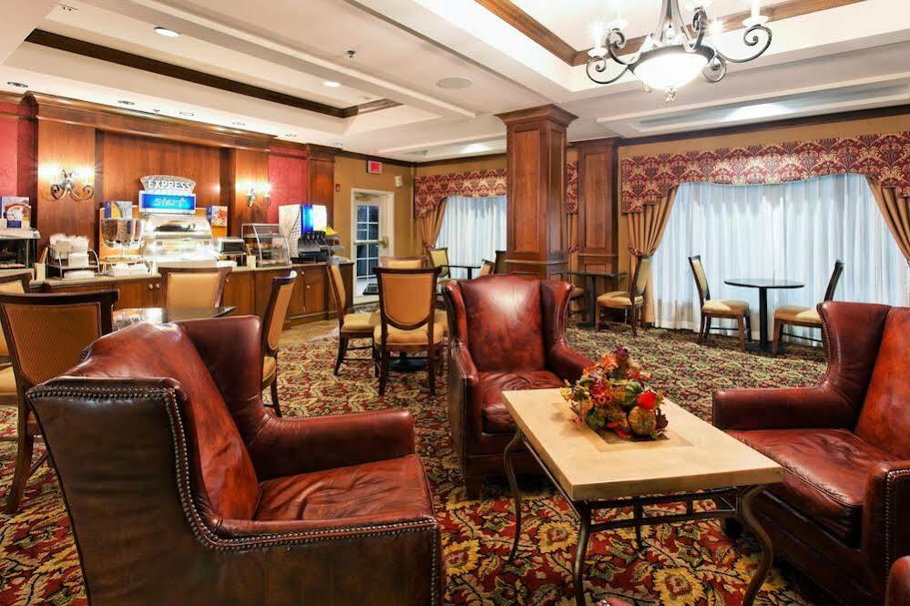 Holiday Inn Express & Suites Tupelo By Ihg Ресторан фото
