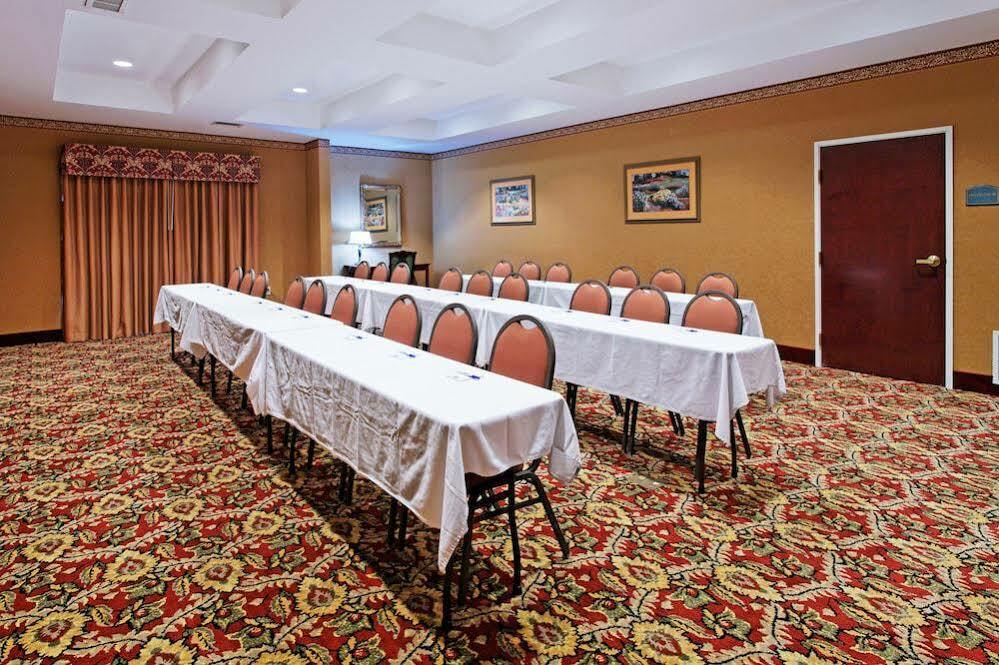 Holiday Inn Express & Suites Tupelo By Ihg Удобства фото